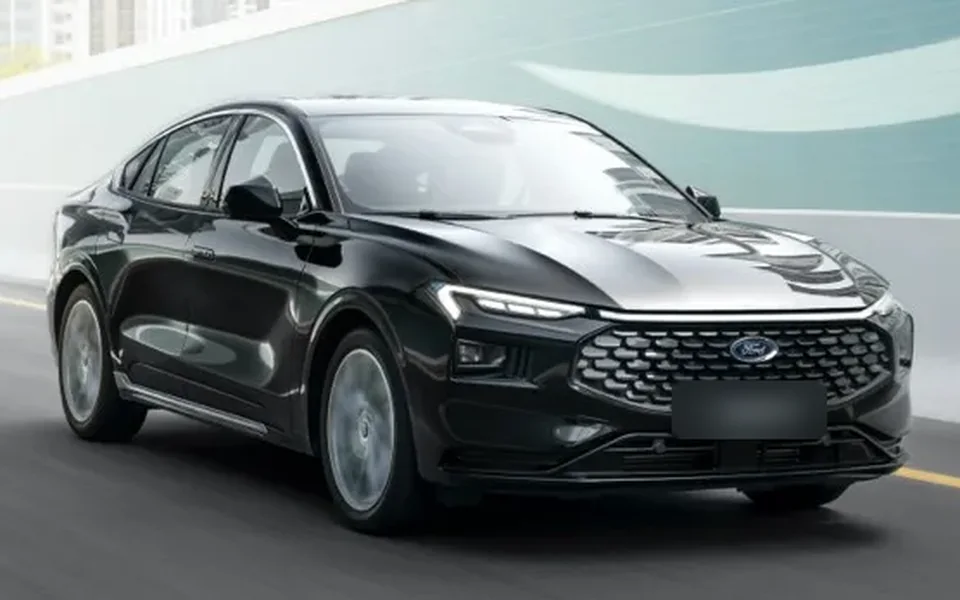 Ford Taurus 2025 — Business Sedan
